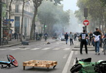 la presse italienne se gausse de la situation politique en France