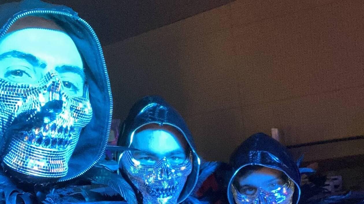 Depuis trois ans, Axel Girandier (à gauche) participe aux shows sur glace mis sur pied par le couple Candeloro, qu’ont plus récemment rejoint les deux autres Choletais Corentin Dieumegard (au milieu) et Florian Dufrane.