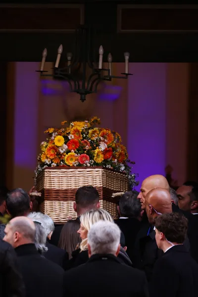 Le cercueil en osier de Brigitte Bardot n'est pas passé inaperçu lors des obsèques de la star mercredi 7 janvier 2026.