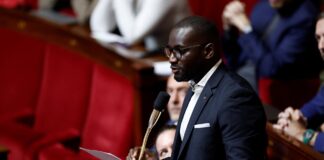 Des députés noirs de La France Insoumise ciblés par des messages négrophobes